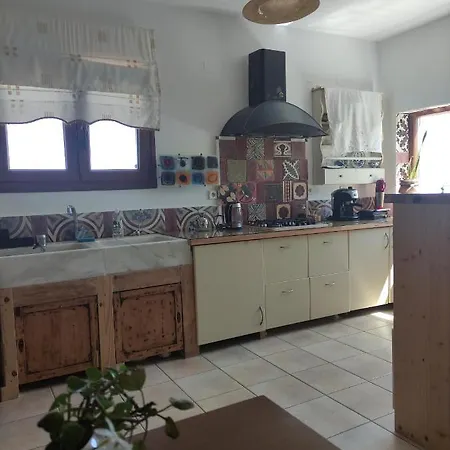 Aletraki -off-grid Retreat Above Heraklion, Peaceful Views