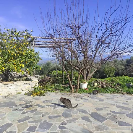 Aletraki -off-grid Retreat Above Heraklion, Peaceful Views